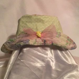 🐇NEW🐇Girls Beautiful Spring bucket hat. Size S